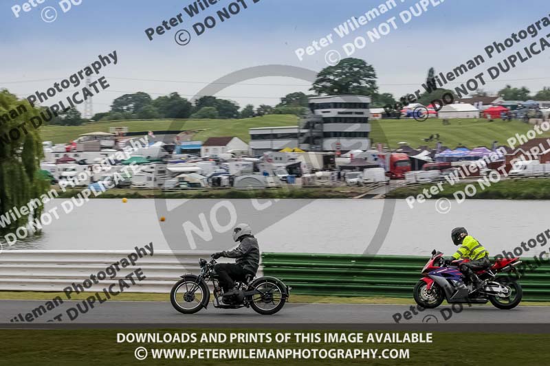 Vintage motorcycle club;eventdigitalimages;mallory park;mallory park trackday photographs;no limits trackdays;peter wileman photography;trackday digital images;trackday photos;vmcc festival 1000 bikes photographs